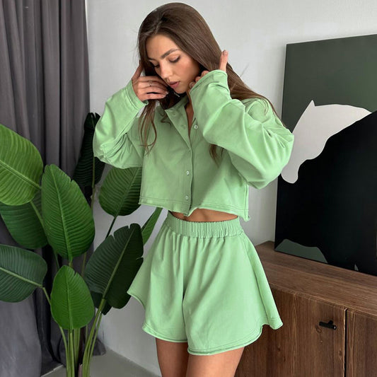 Dame afslappet Crop-Top og shorts sæt med knapdetaljer og lange ærmer Stilla