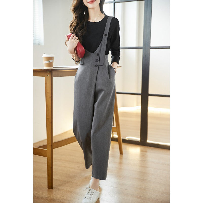 Dame dungaree med elegante knapdetaljer og feminin silhuet Stilla