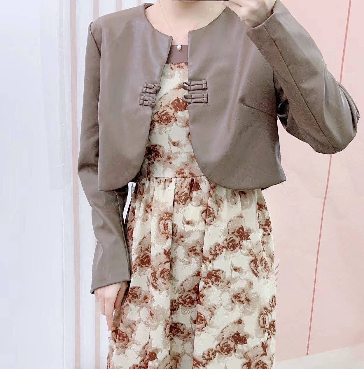 Dame Cropped Læderjakke med dekorativ lukning Stilla