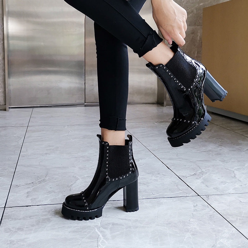 Femme Chunky Heel Chelsea Boots med nitte dekoration Stilla