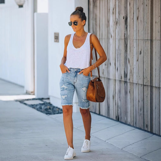 Dame afslappede Denim Bermuda-Shorts med frynset kanter og revne-effekter Stilla