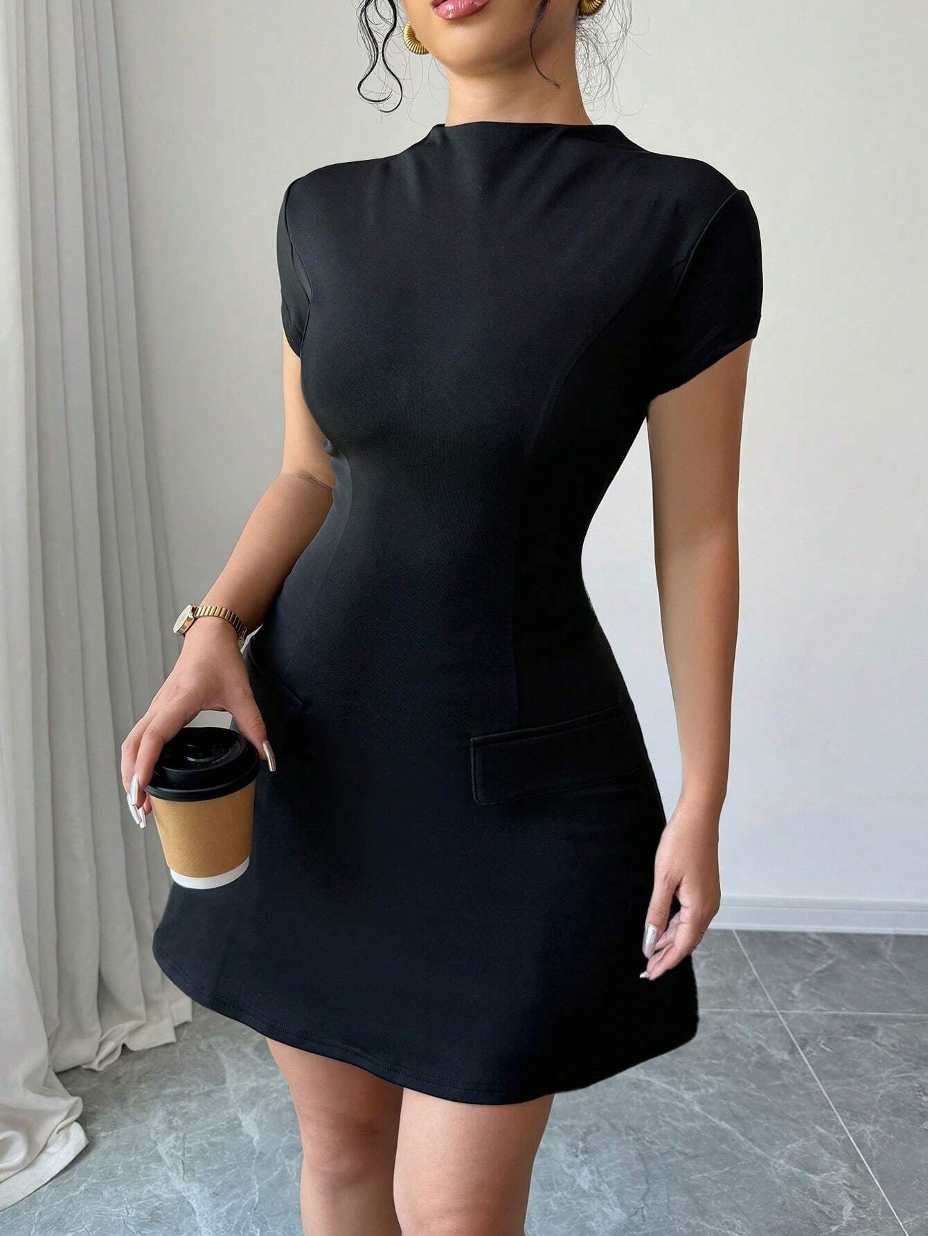 Dame elegant Bodycon-kjole med minimalistisk æstetik og højtkvalitets detaljer Stilla