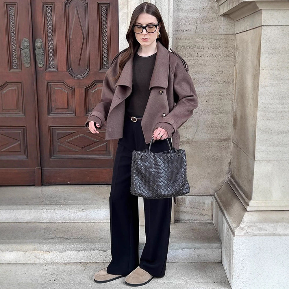 Dame afslappet oversized jakke med dobbelt knaplukning og bred revers Stilla