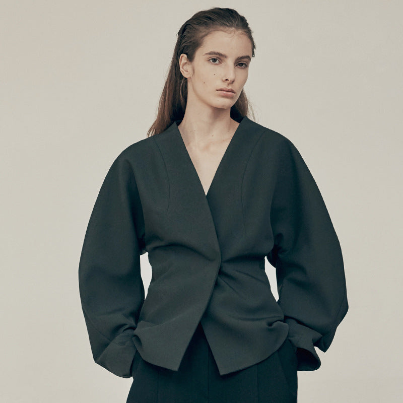 Dame elegant bluse med generøse ærmer og moderne indpakningssnit Stilla