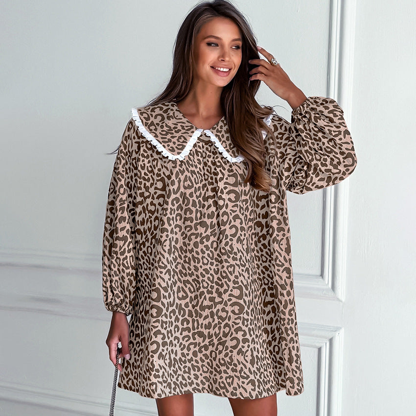 Dame afslappet skjortekjole med voluminøse ærmer og trendet leopardprint Stilla