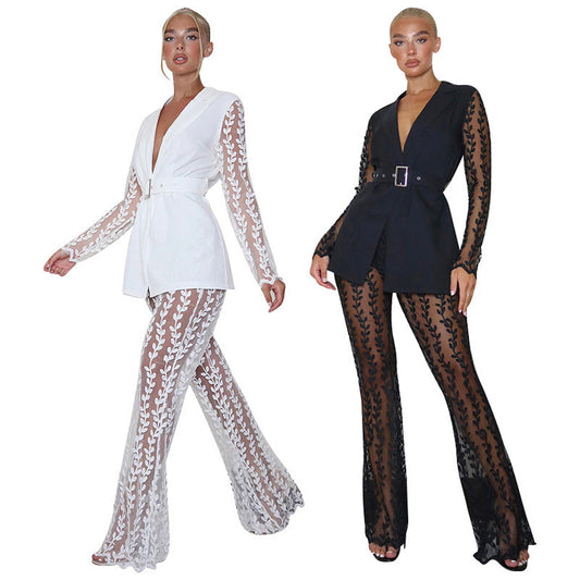 Dame jumpsuit med elegant blondeovertræk og figursyet design Stilla