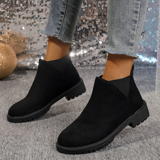 Dame Chelsea Boots lavet af blødt nubuck med elastiske sideindsatser Stilla