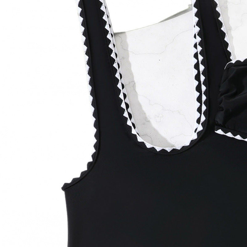 Dame Cut-Out Badedragt med elegante detaljer Stilla