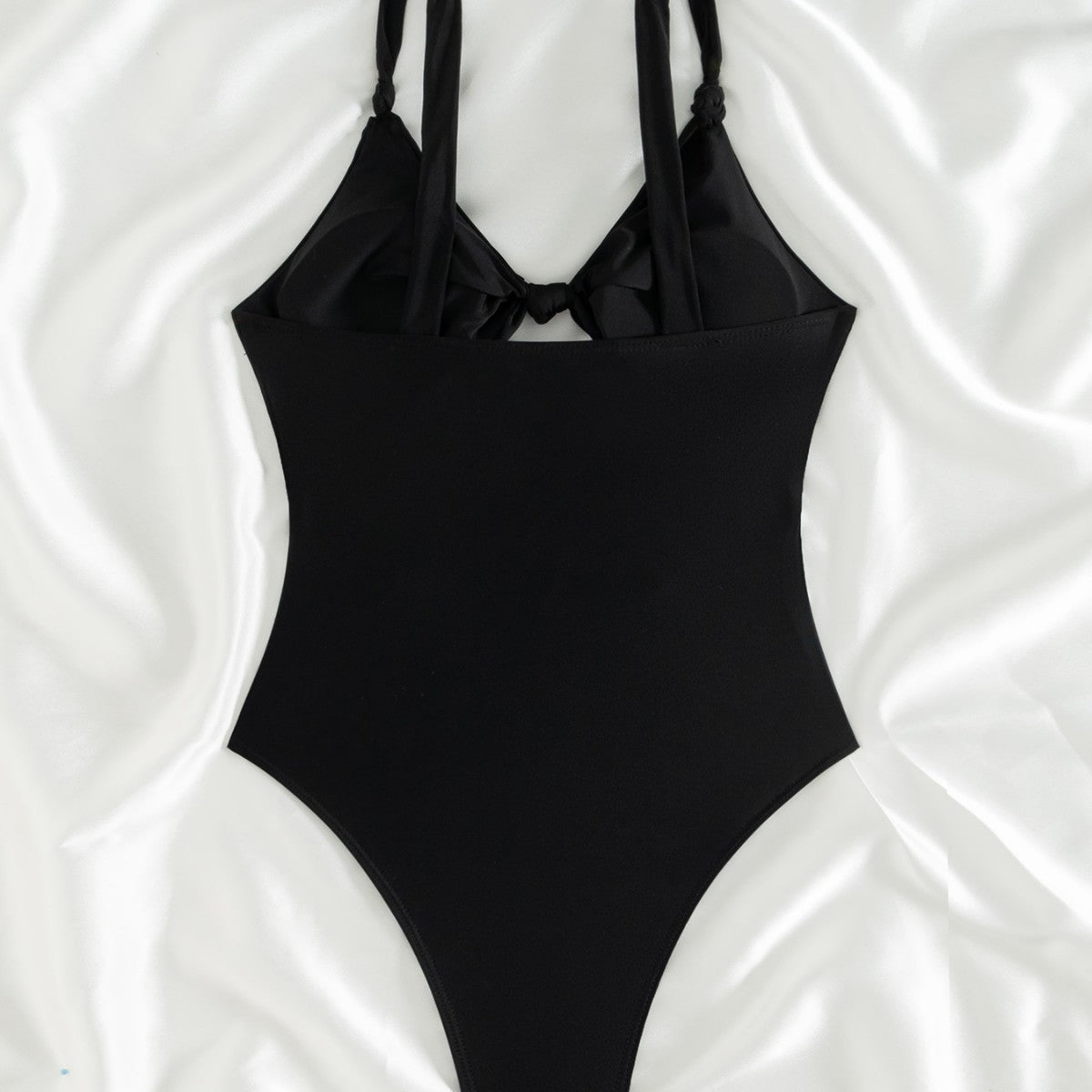 Dame Elegant Ensartet Badedragt med knudeformet design og høj benudskæring Stilla