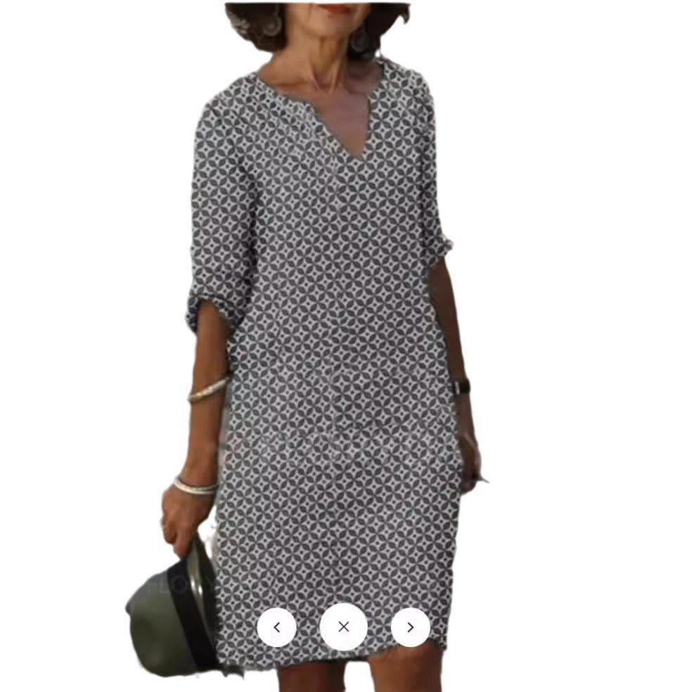 Dame afslappet kjole med grafisk print og gennemgående knapstolpe Stilla