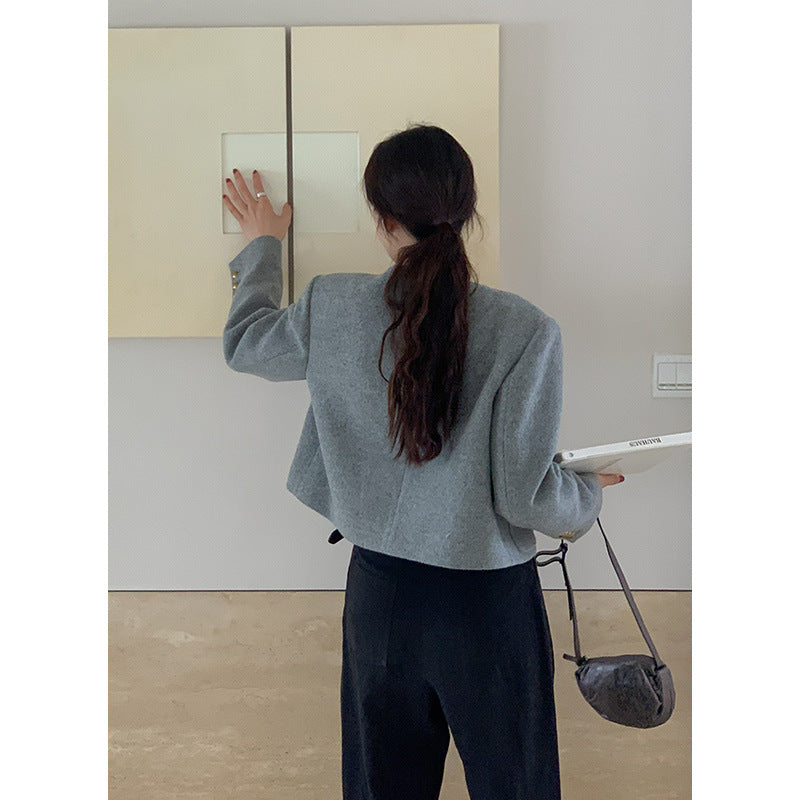 Dame afslappet blazerjakke med praktiske lommer og elegant krave Stilla