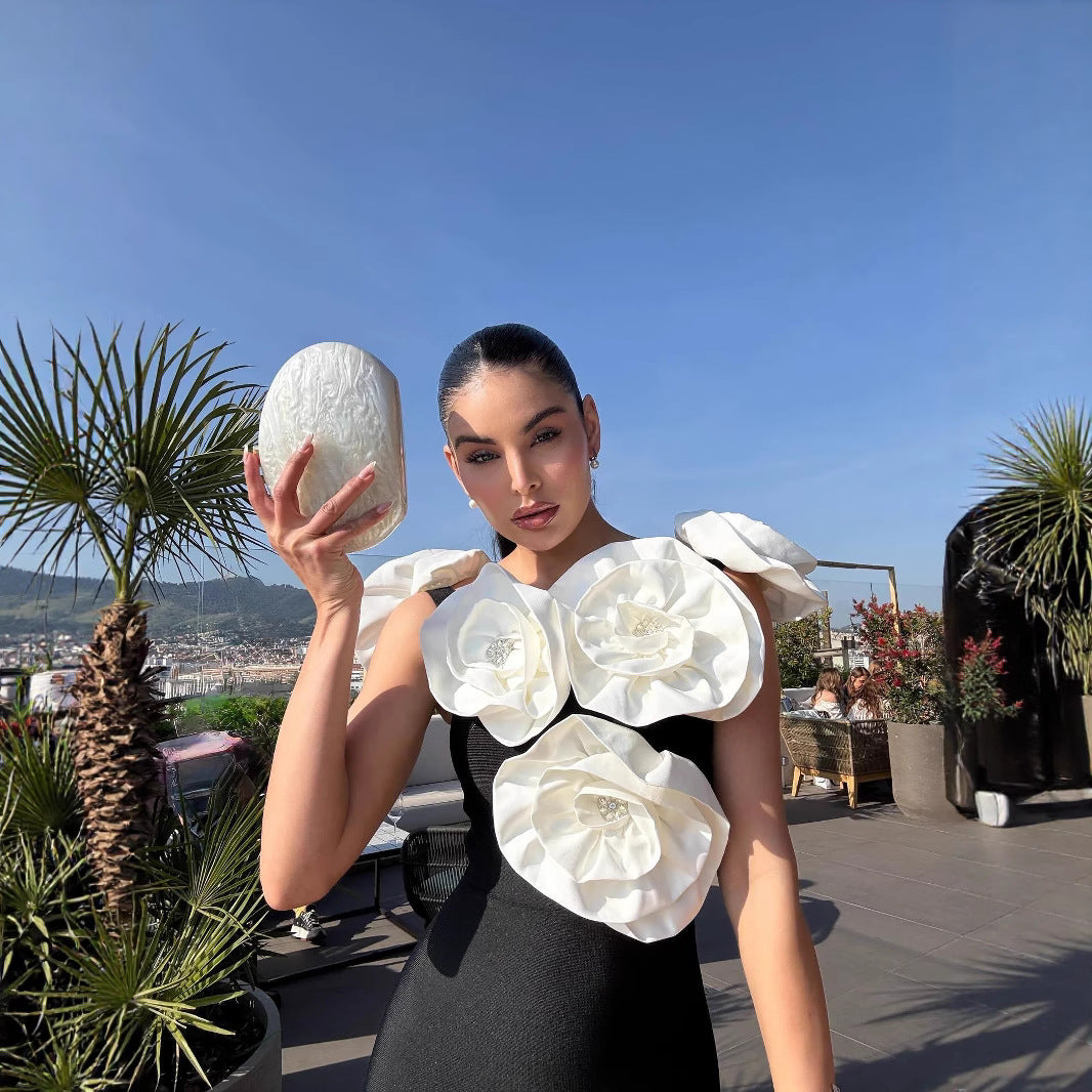 Dame elegant cocktailkjole med voluminøse blomsterdetaljer Stilla