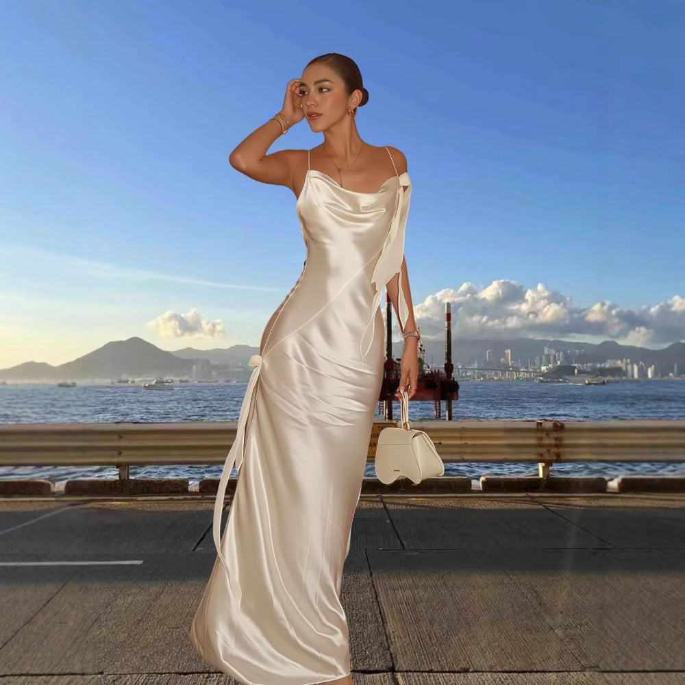 Dame elegant aften kjole med asymmetrisk snit og fint satin-finish Stilla