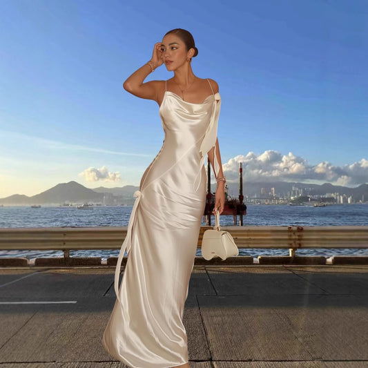 Dame elegant aften kjole med asymmetrisk snit og fint satin-finish Stilla