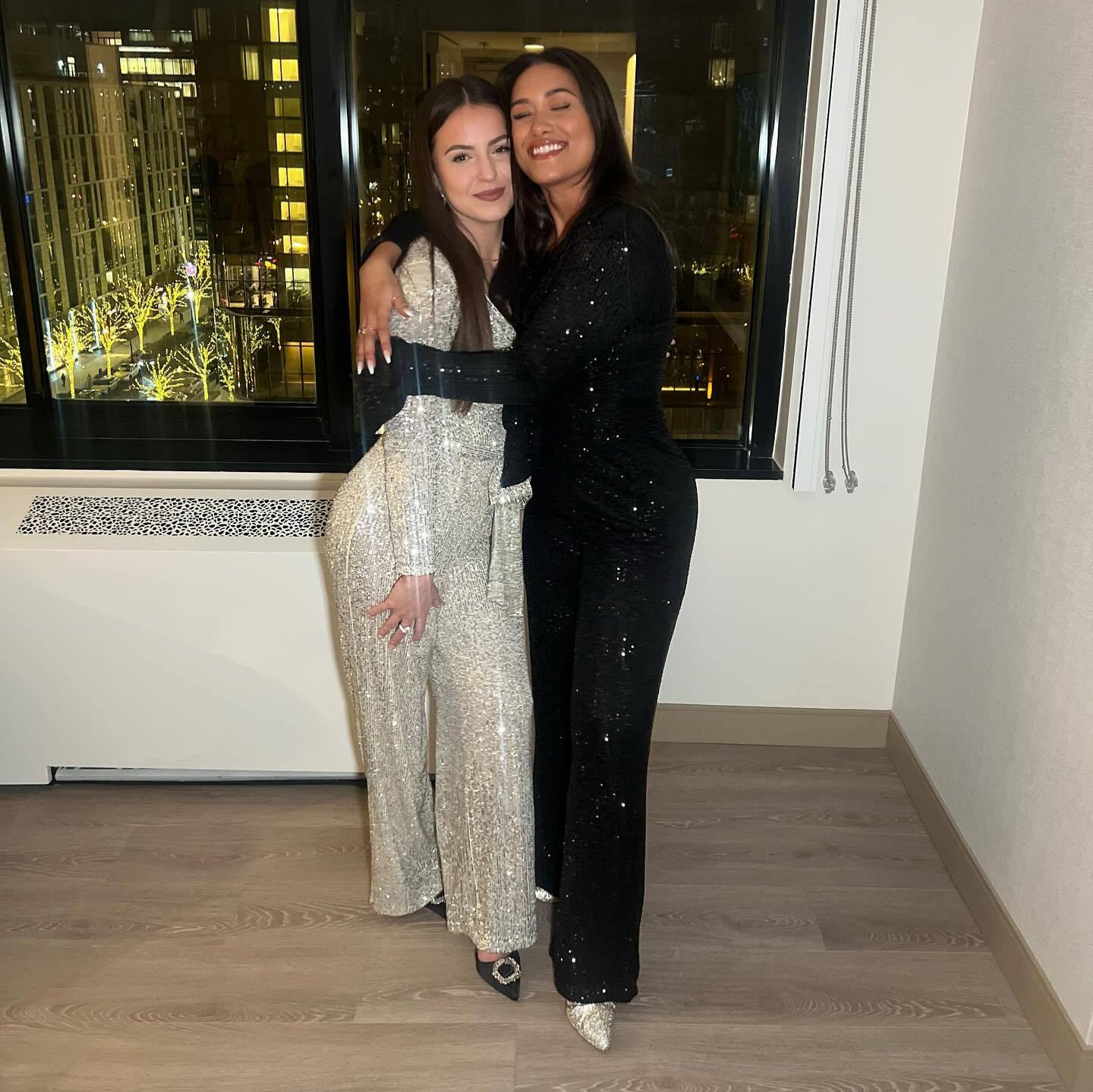 Dame Glitrende Jumpsuit med elegant skæring og lange ærmer Stilla