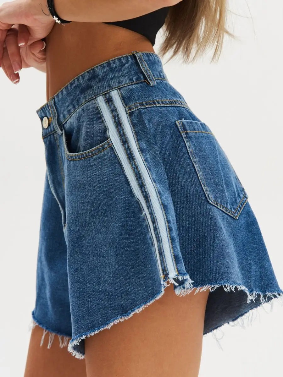 Dame afslappede denim shorts med sideløse kontraststriber og frynset kant Stilla