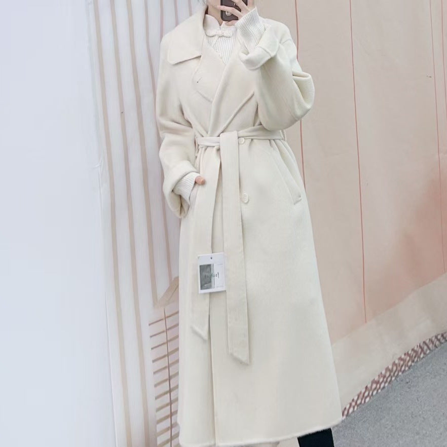 Dame dobbeltknappet frakke med aftagelig taljespænde og vintage charme Stilla