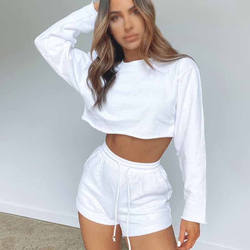 Dame afslappet og moderigtigt crop-top med shorts Stilla