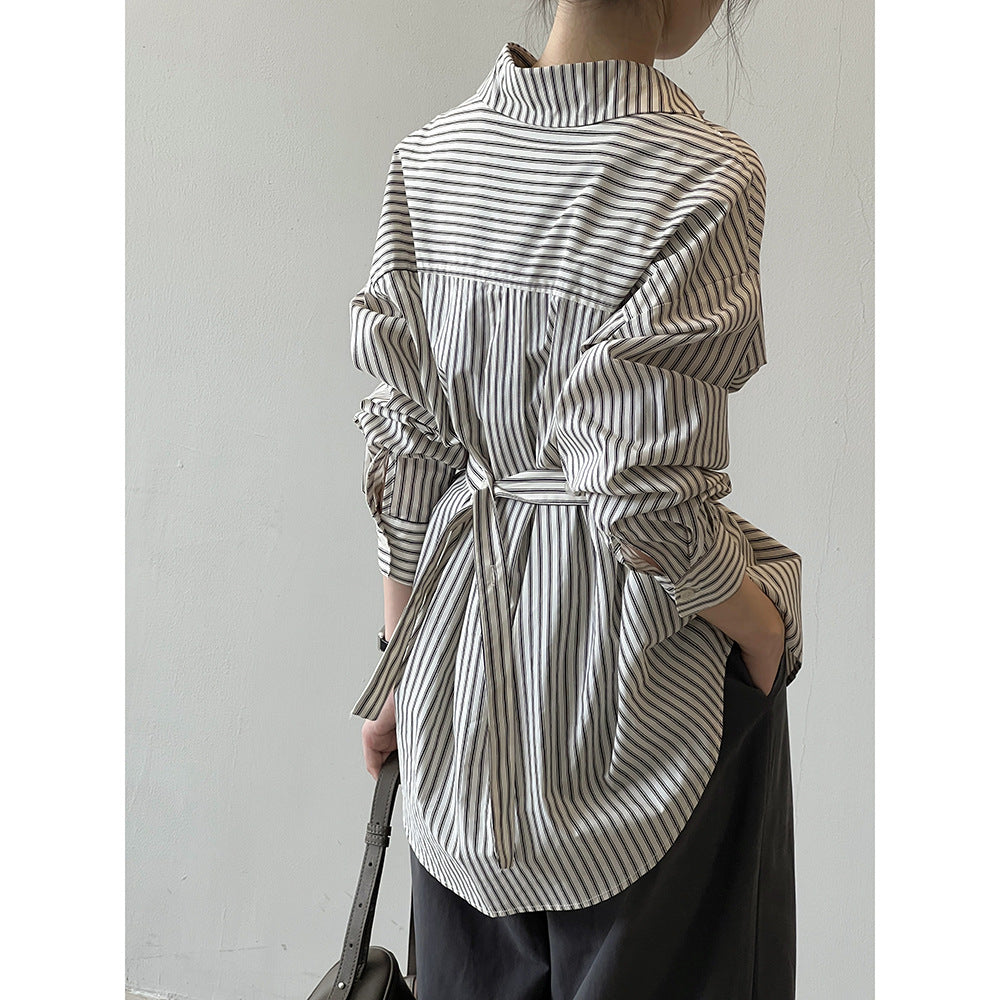 Dame afslappet bluse med V-hals og stribet design Stilla