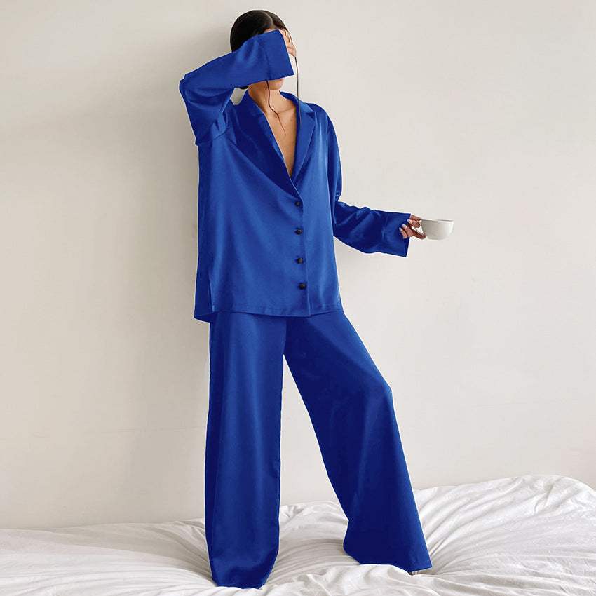 Dame Satin Pyjama-sæt med elegant V-udskæring og brede ben Stilla