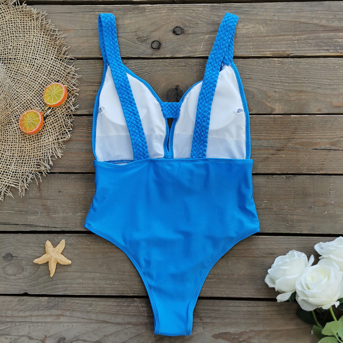 Dame Einteiler Badedragt med innovativt spids-hals og flettet bånd Stilla