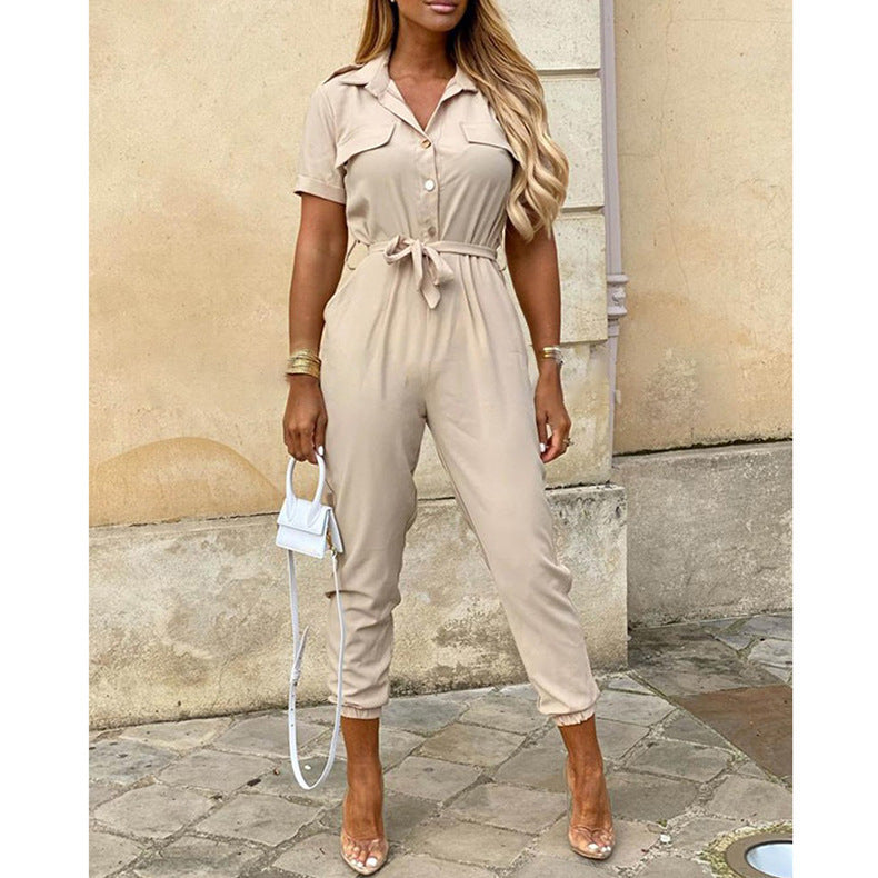 Dame Elegant Jumpsuit med knapdetaljer og taljerbar snit Stilla