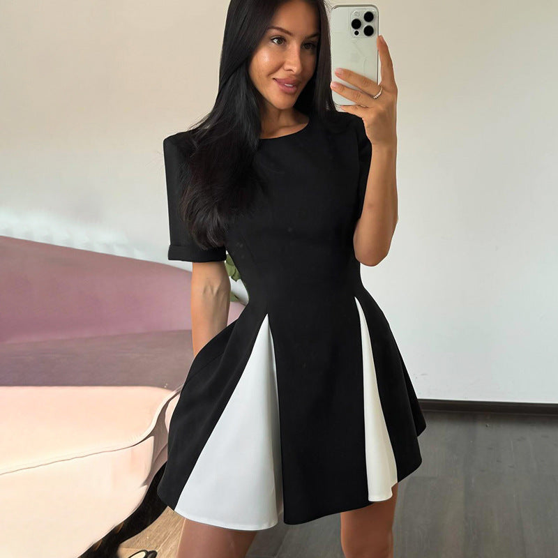 Dame A-formet kjole med grafisk snit og elegant kontrast Stilla