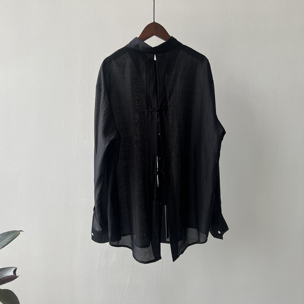 Dame afslappet bluse med dekorativt bindebånd og innovativ detalje på ryggen Stilla