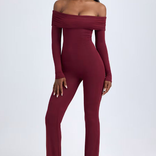 Dame jumpsuit med skulderfri design og figurskærende snit Stilla