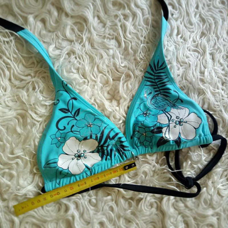 Dame bikini sæt med blomstertryk og individuelt halterdesign Stilla