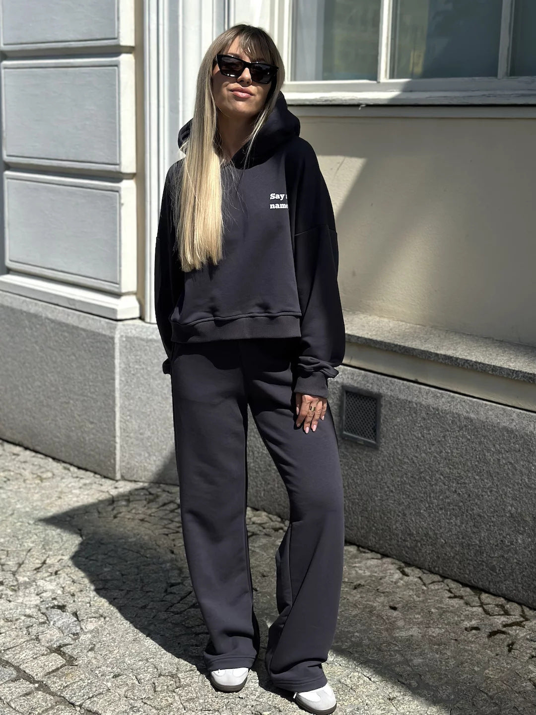 Dame afslappet hoodie og løstsiddende joggingbukser Stilla