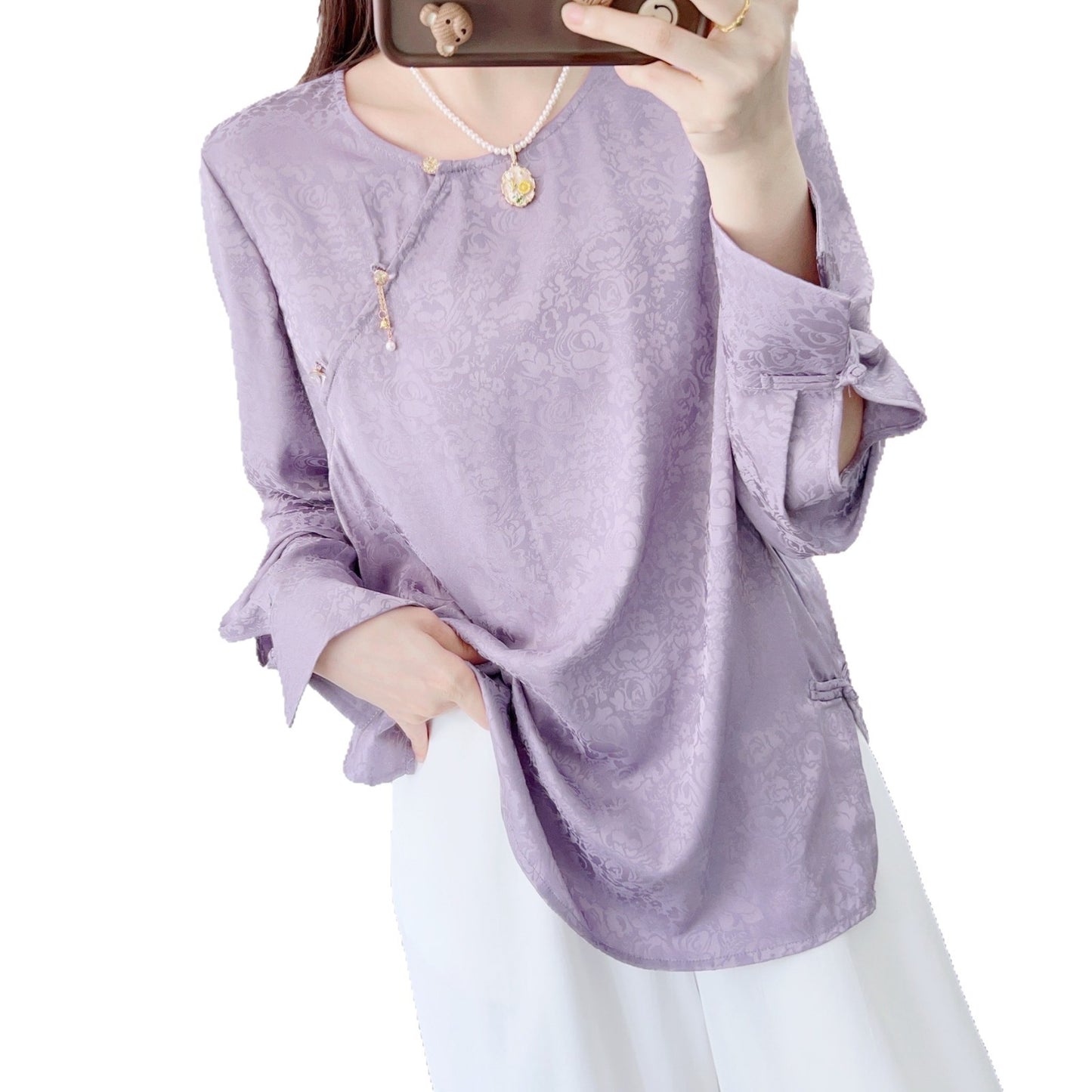 Dame designerbluse med elegant blomster mønster og raffinerede knapdetaljer Stilla