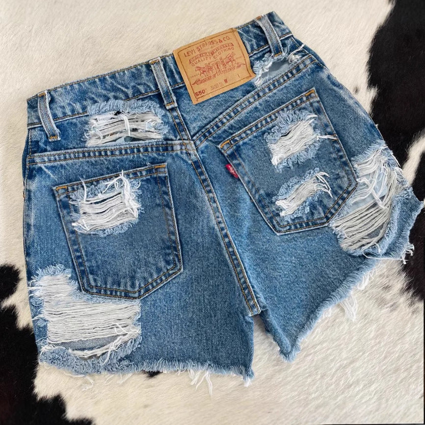 Dame Destroyed Jeansshorts i vintage stil med frynset kant og moderne ripped-detaljer Stilla