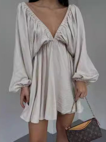 Dame afslappet minikjole med bred pasform og voluminøse ærmer Stilla