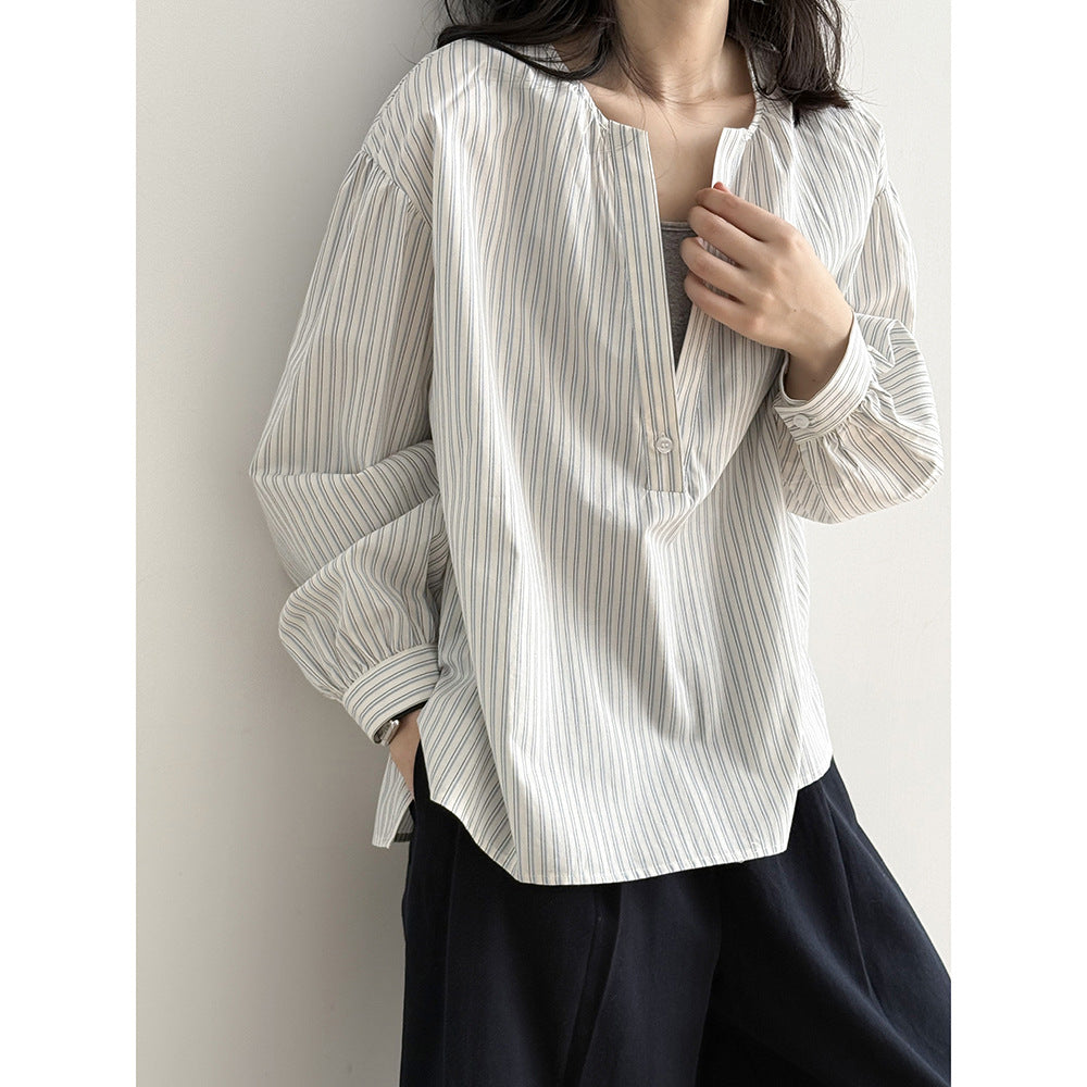 Dame afslappet bluse med ståkrave og elegant knappemulighed Stilla