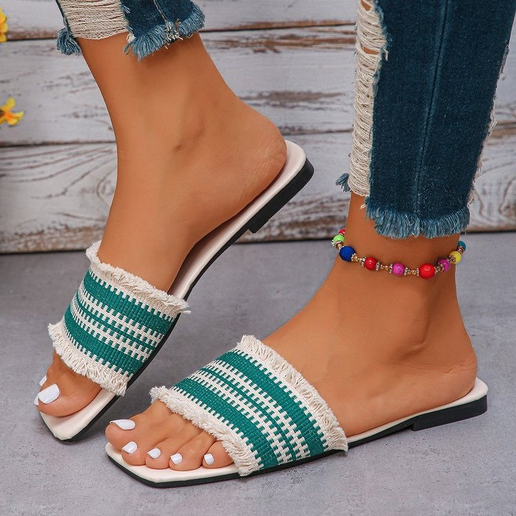 Dame åbne pantoletten med frynset design og trendy stribemønster Stilla