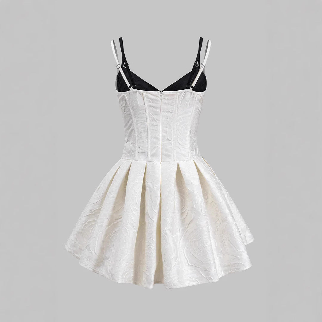 Dame A-linje kjole med høj kvalitet strikstruktur og raffinerede kop-detaljer Stilla