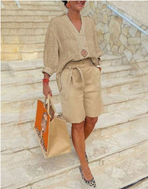 Dame afslappet linned top med V-udskæring og matchende shorts Stilla