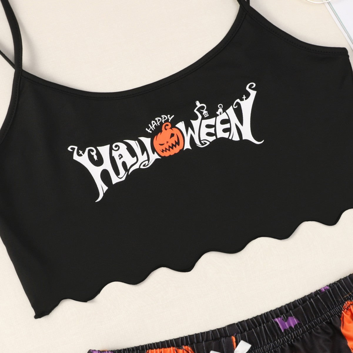 Dame afslappet Halloween pyjamasæt med crop-top og shorts Stilla
