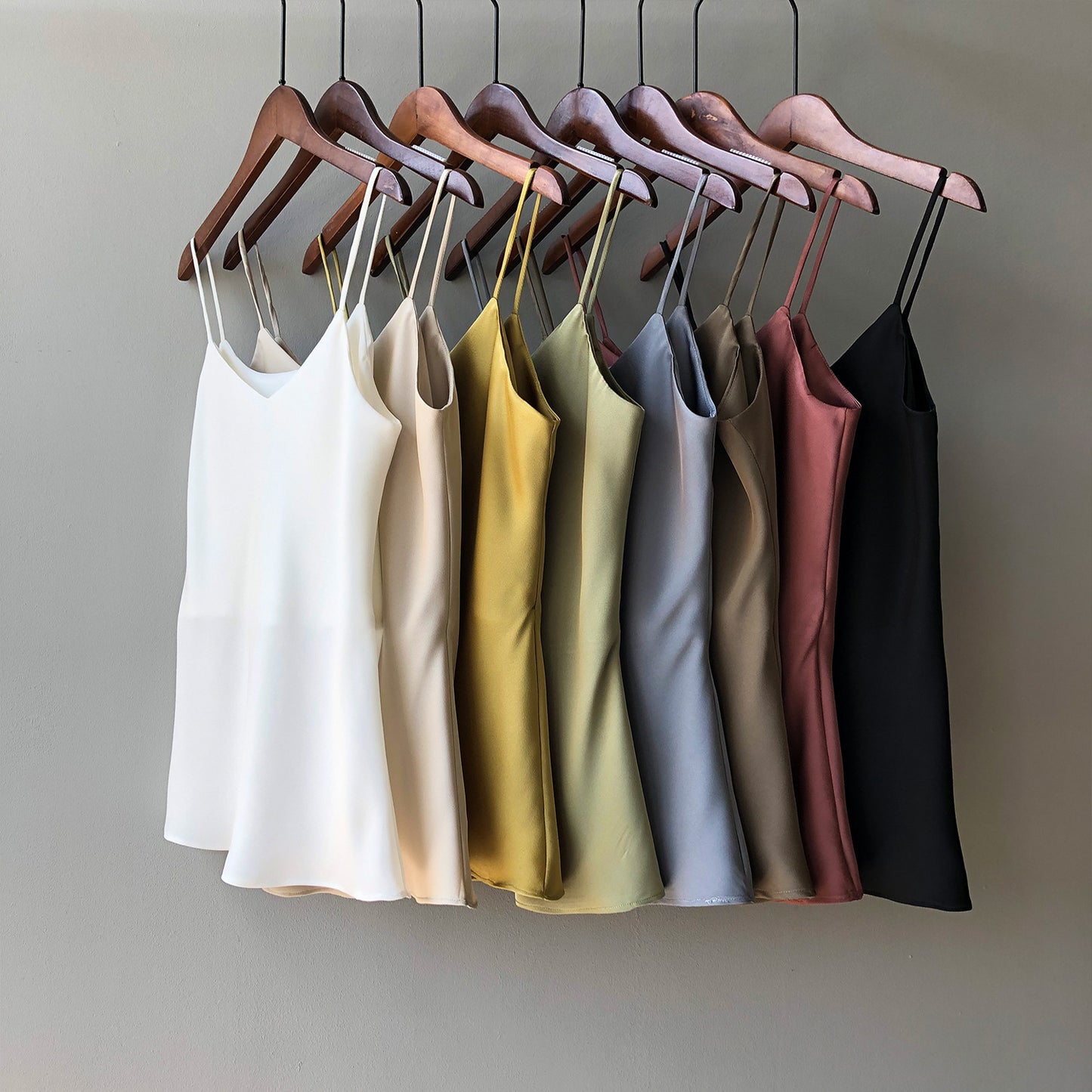 Dame elegant camisole-top med fint satinmateriale og justerbare spaghetti-stropper Stilla