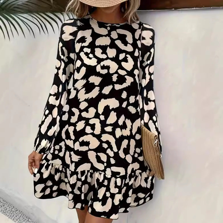 Dame afslappet minikjole med åbne skuldre og legende flæsekant Stilla