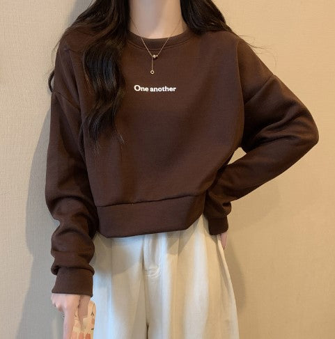 Dame Cropped Graphic Pullover Sweatshirt med Statement-print Stilla