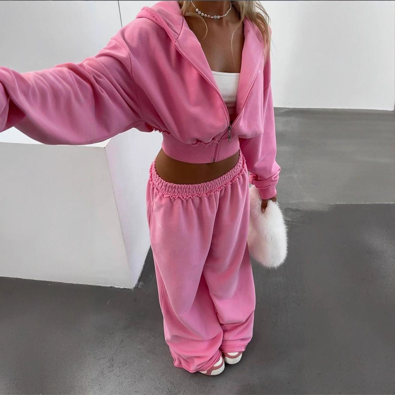 Dame afslappet og moderigtig pusset sæt med cropped top Stilla