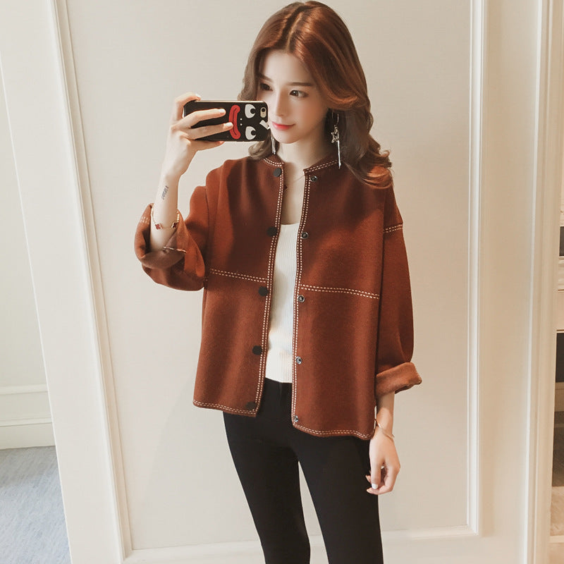 Dame afslappet Cardigan med kunstnerisk sømførelse og elegante knapdetaljer Stilla