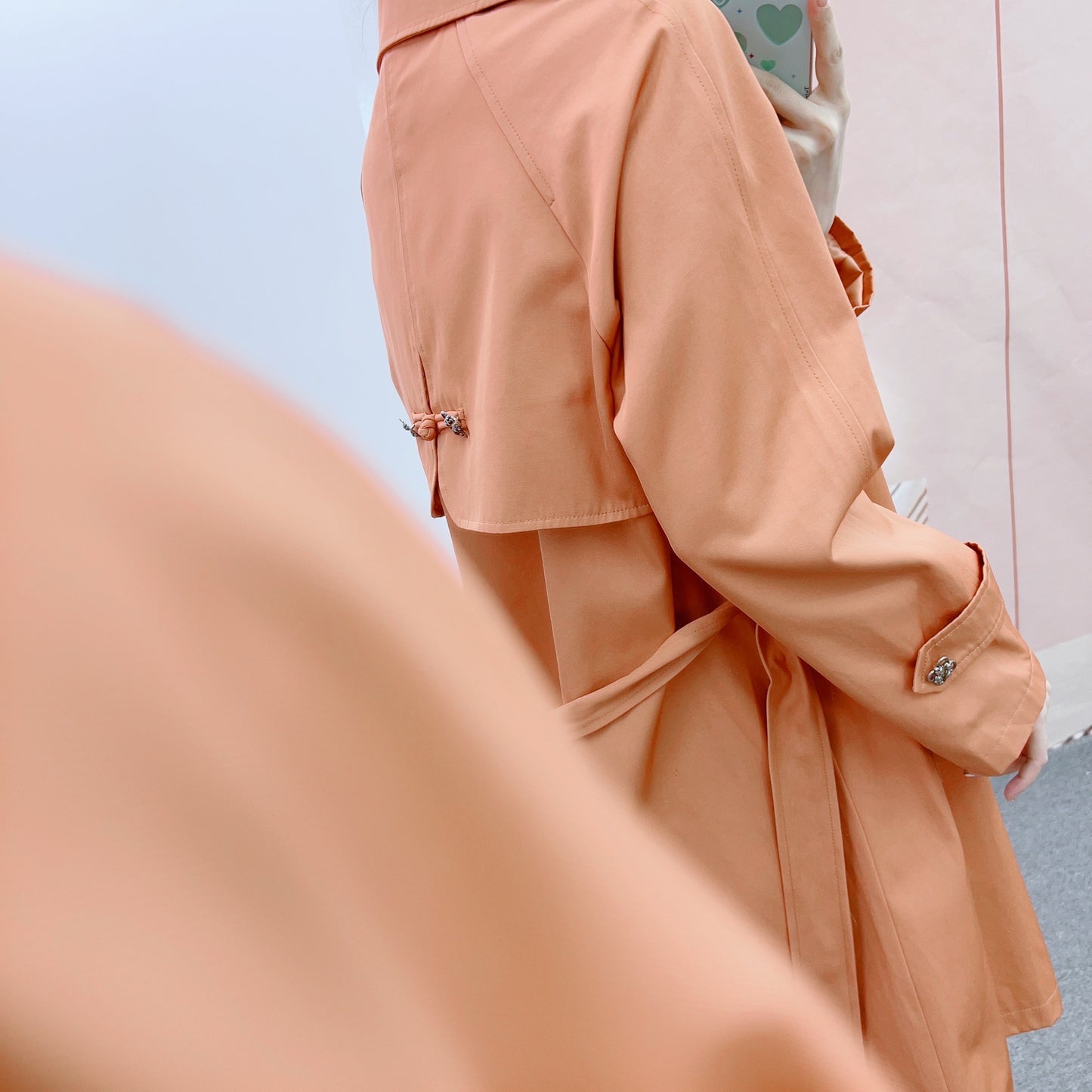 Dame dobbeltspændt trenchcoat med stilfulde knapdetaljer og praktiske lommer Stilla