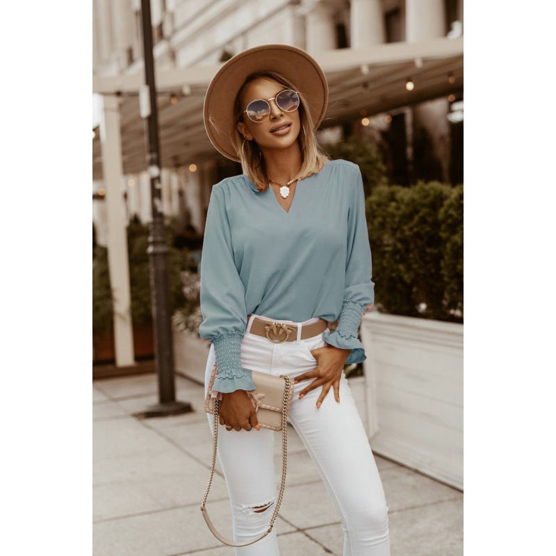 Dame elegant bluse med V-udskæring og rynkedetaljer Stilla