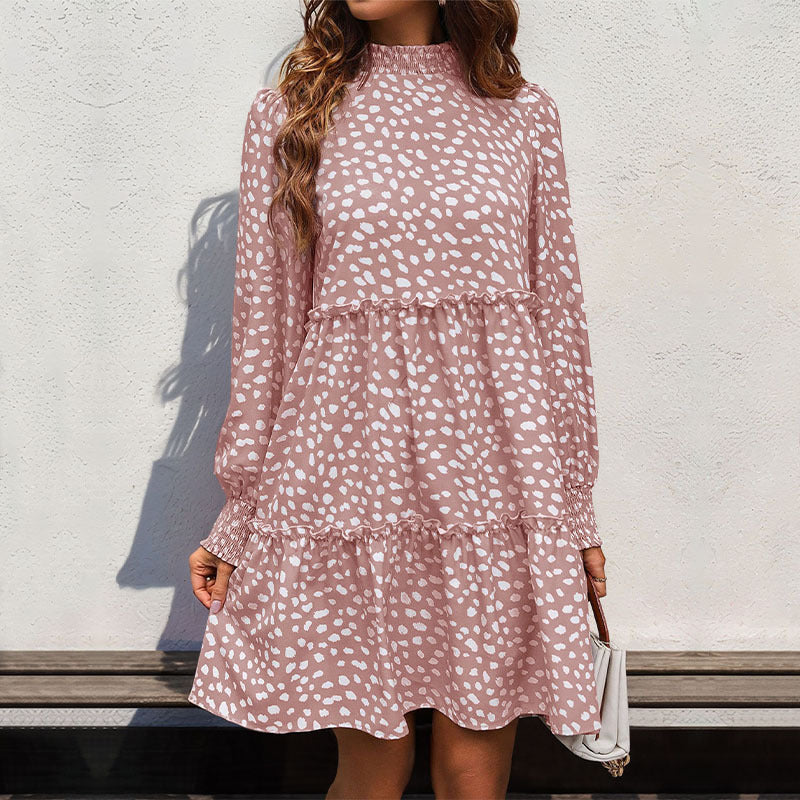 Dame afslappet kjole med rynket design og elegante pufærmer Stilla