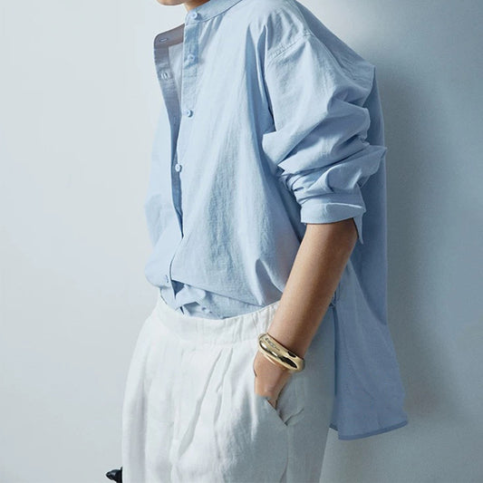 Dame afslappet bluse med stående krave og kvalitets knapdetaljer Stilla