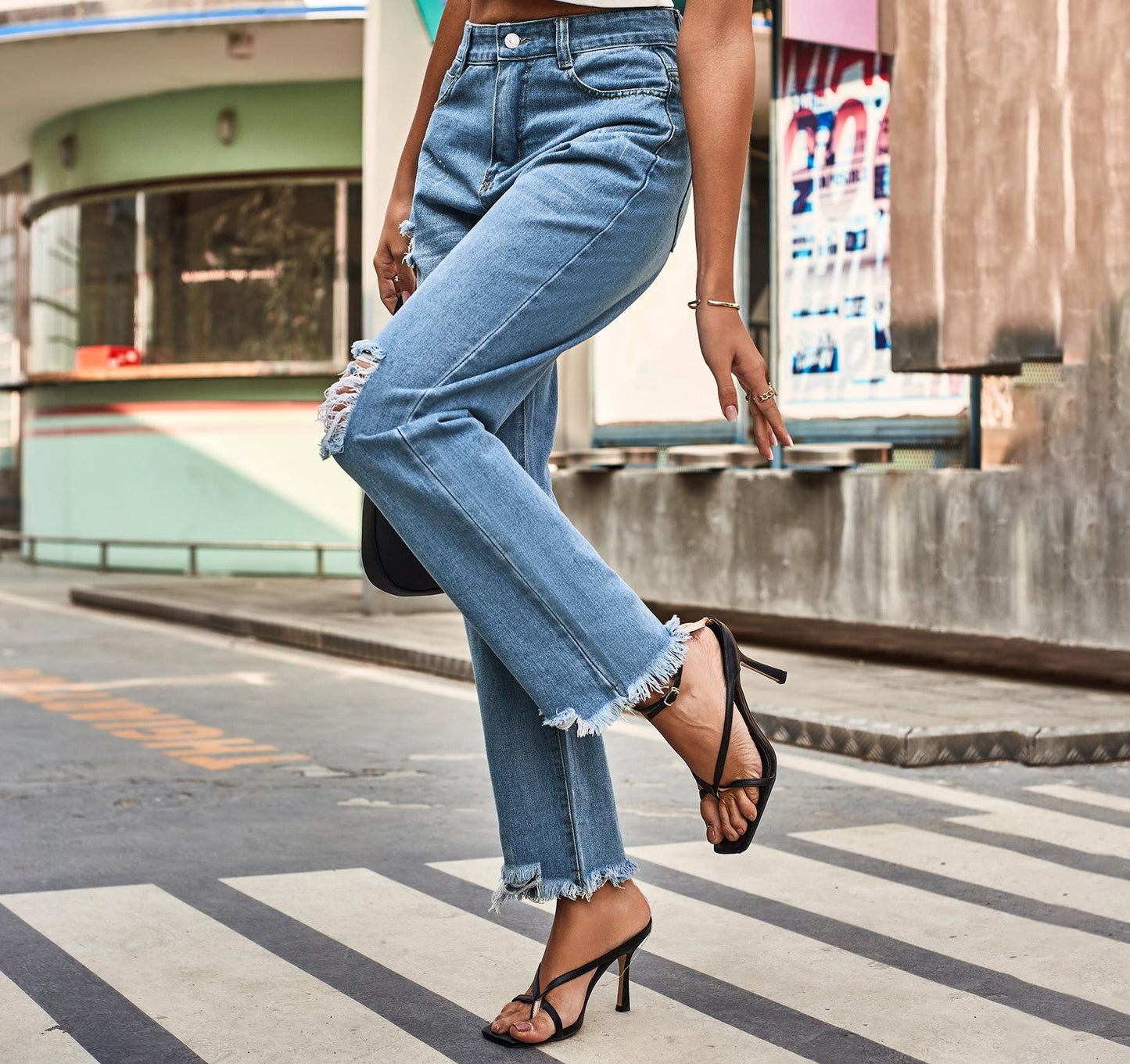 Dame Destroyed Jeans i moderne Boyfriend-snit med frynset detaljer Stilla