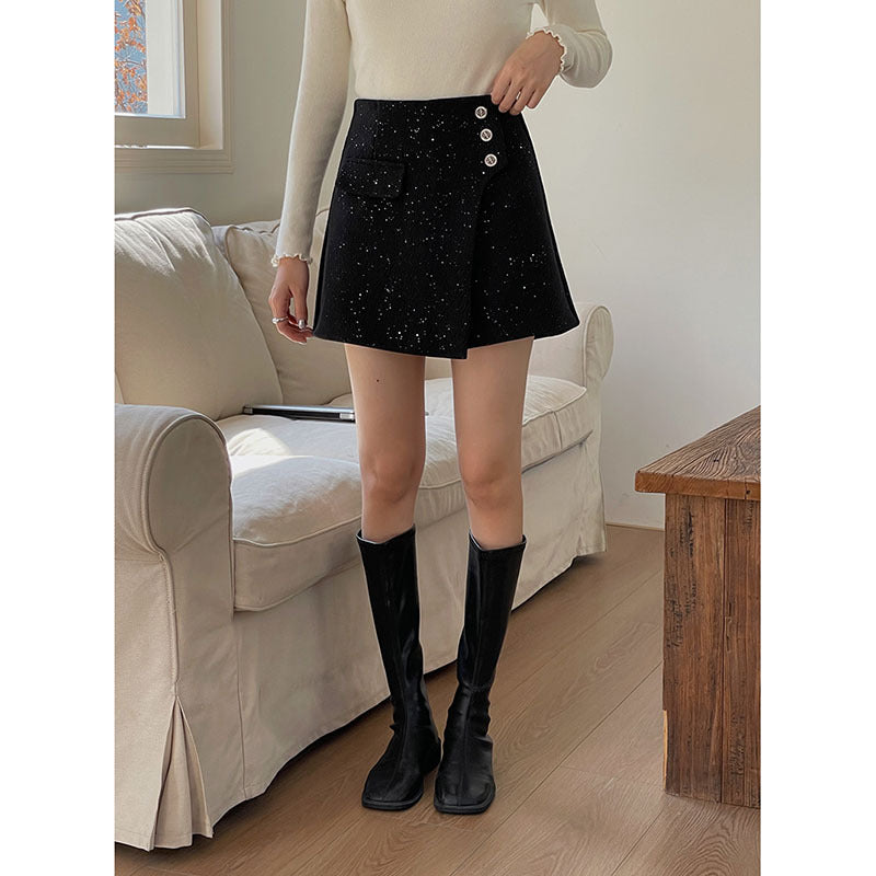 Dame afslappet mini nederdel med elegant knapdetalje og fin struktur Stilla